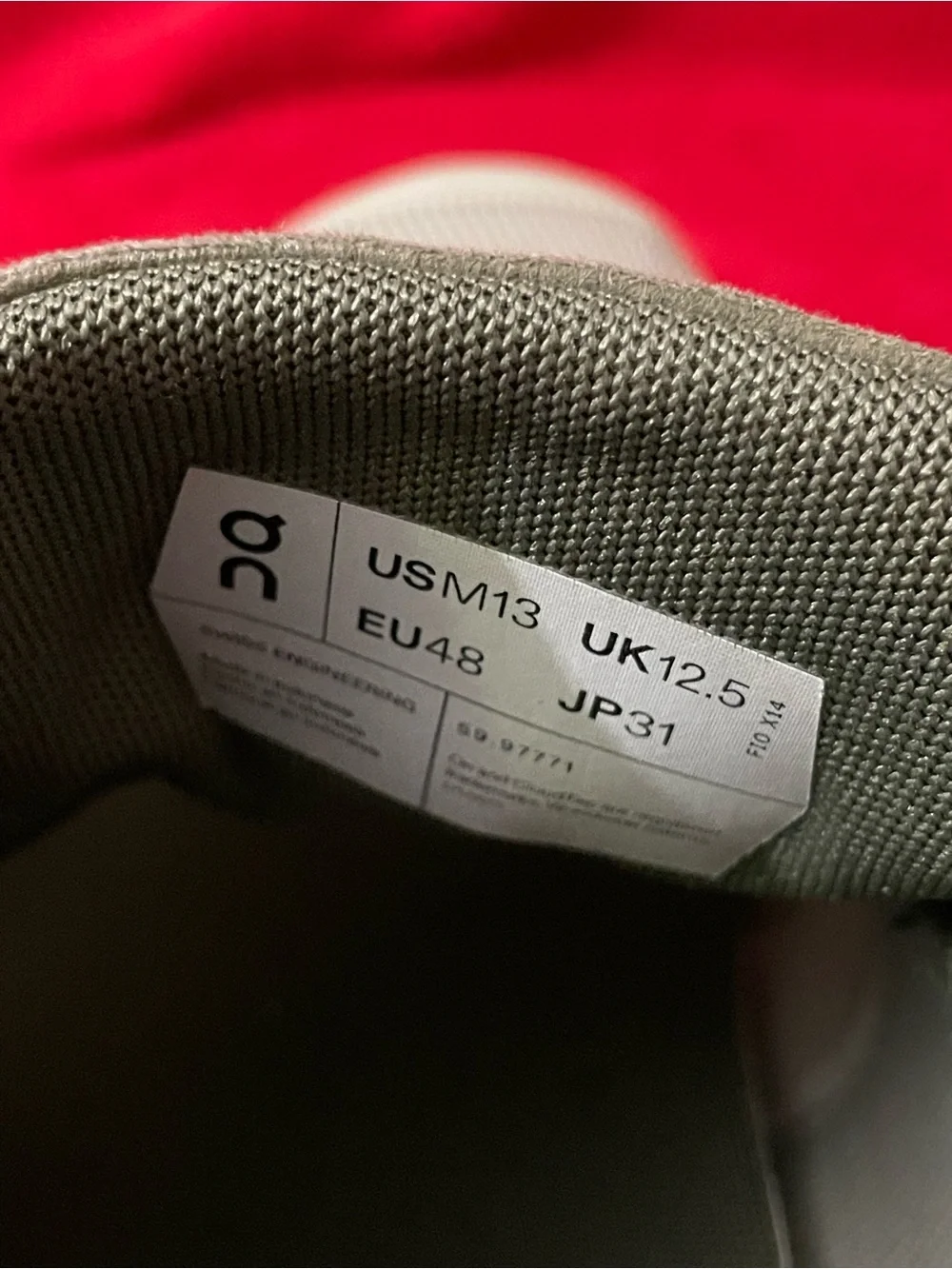 On Running Cloud Men's Athletic Shoes in Light chalk and White size13